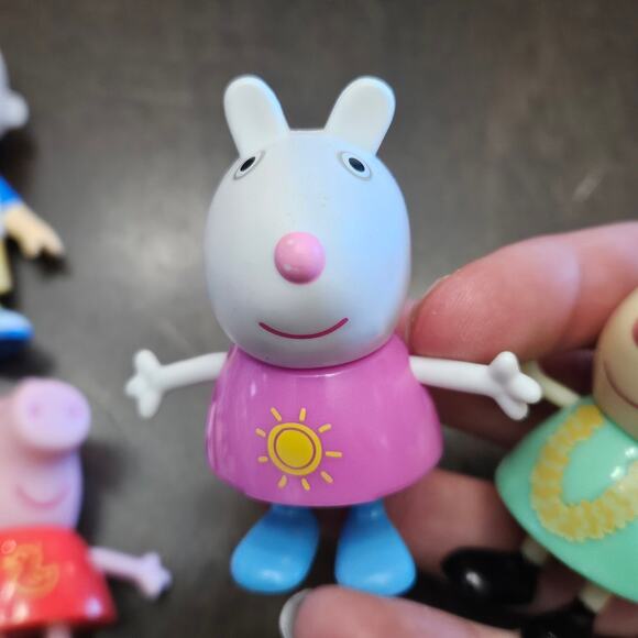 Cocomelon Peppa Pig Figures Lot of 8 Kids Toys Preschool Play Mixed Characters - Picture 3 of 11